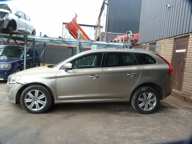 2016 Volvo XC60 V447 view 5