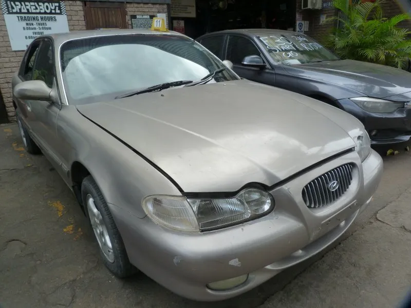 1998 Hyundai Sonata G4CP view 3