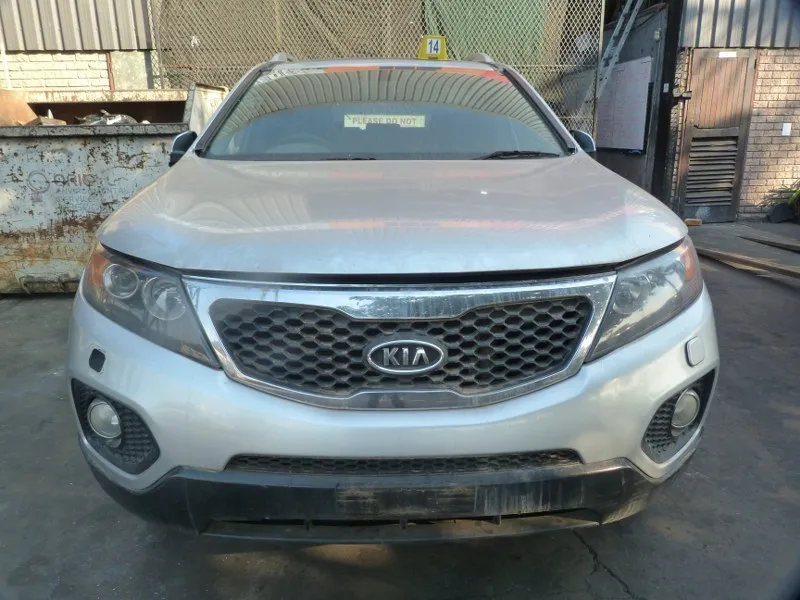 2011 Kia Sorento G4HB view 2