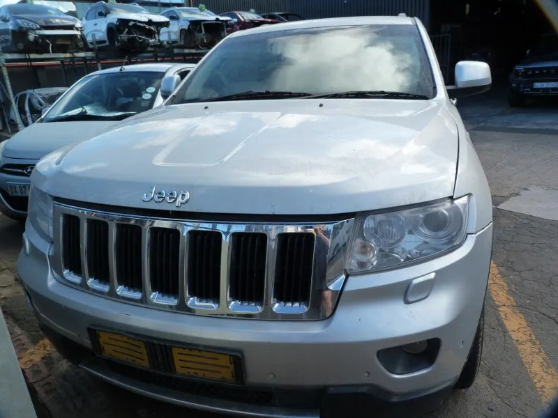 2013 Jeep Cherokee  view 2