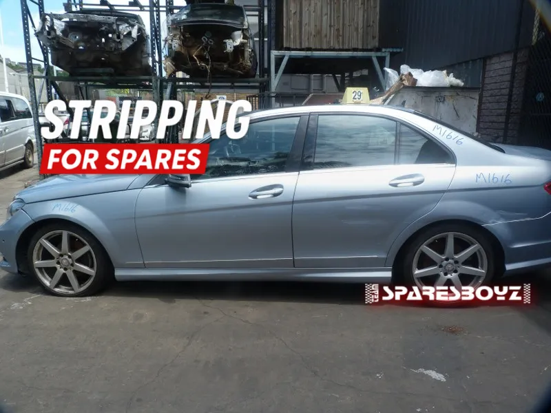 2012 Mercedes-Benz C-Class 271 view 3