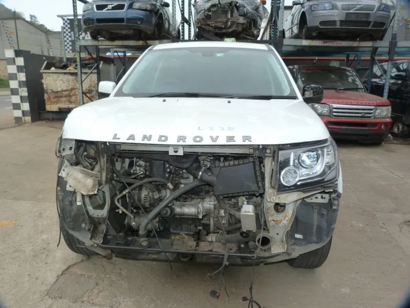 2013 Land Rover Freelander view 3