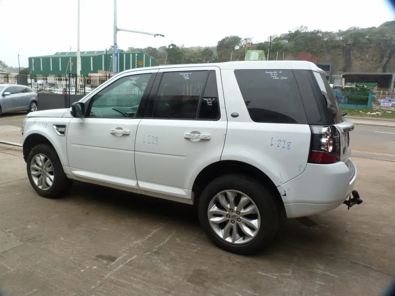 2013 Land Rover Freelander view 2