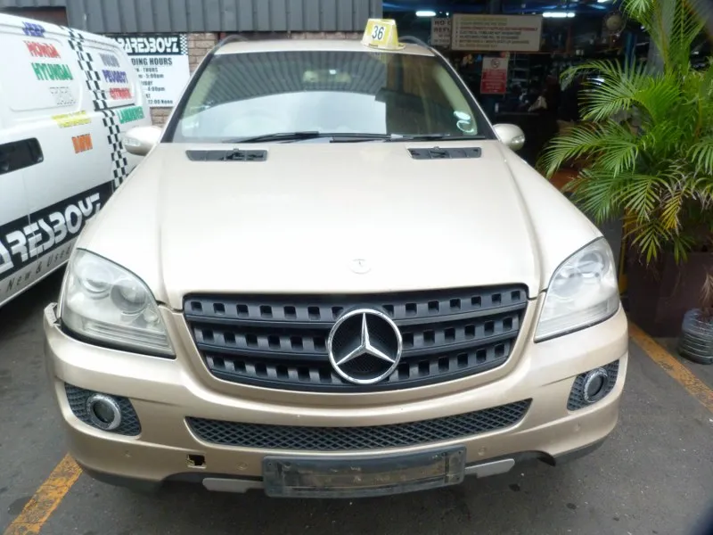 2005 Mercedes-Benz ML 272 view 2