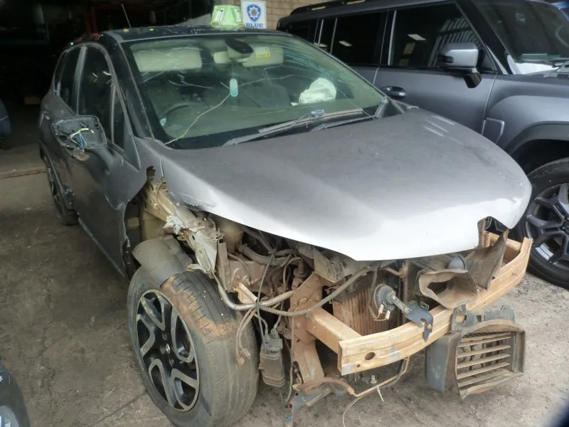 2015 Renault Captur H4BA view 3