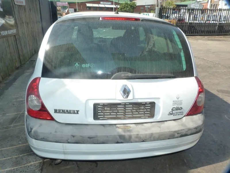 2004 Renault Clio  view 3