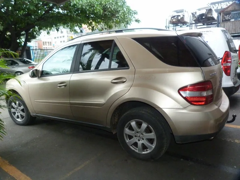 2005 Mercedes-Benz ML 272 view 4