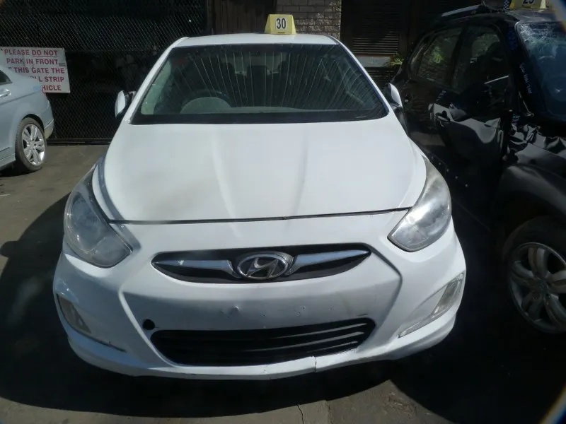 2011 Hyundai Accent G4FC view 2