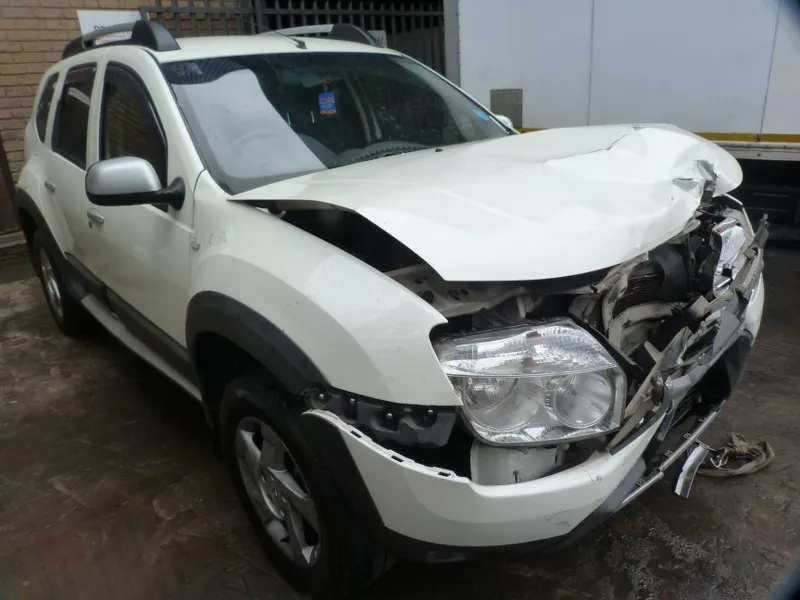 2014 Renault Duster view 3