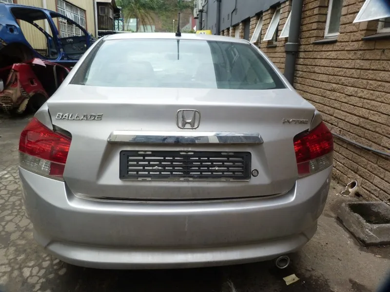 2011 Honda Ballade view 5
