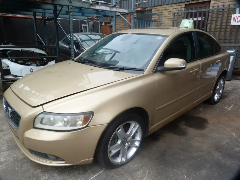 2007 Volvo S40 D5244T8 view 4