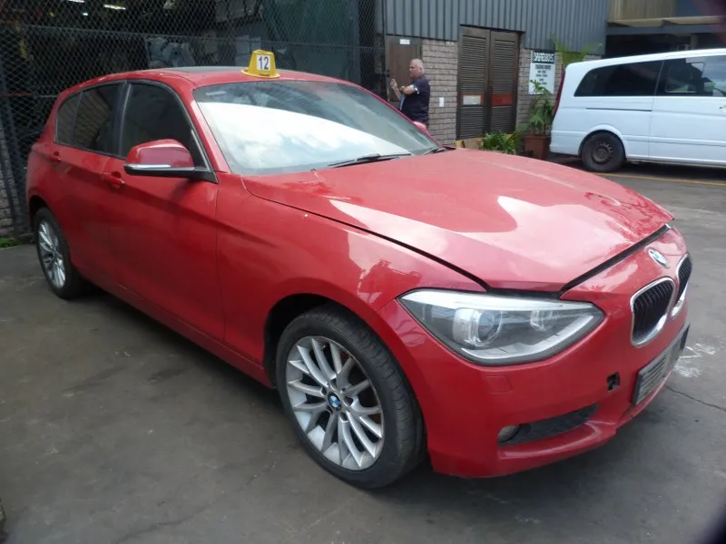 2014 BMW 1 Series view 3