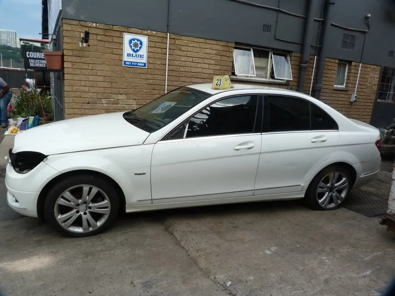 2008 Mercedes-Benz C-Class 271 view 5