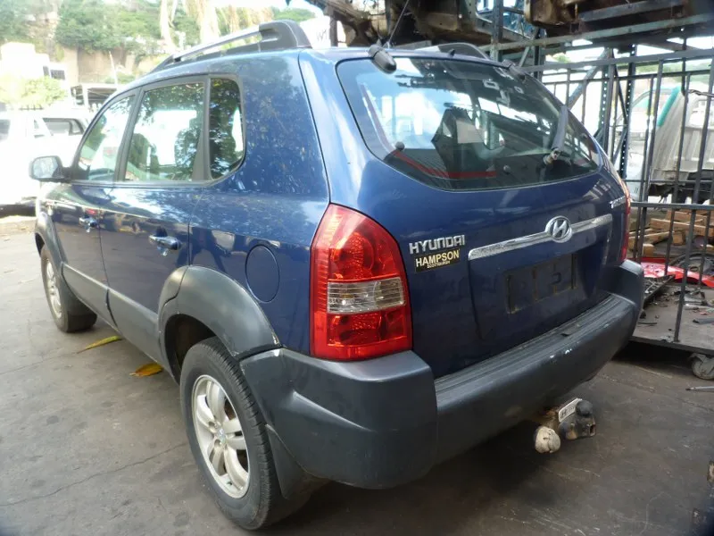 2005 Hyundai Tucson G4GC view 6