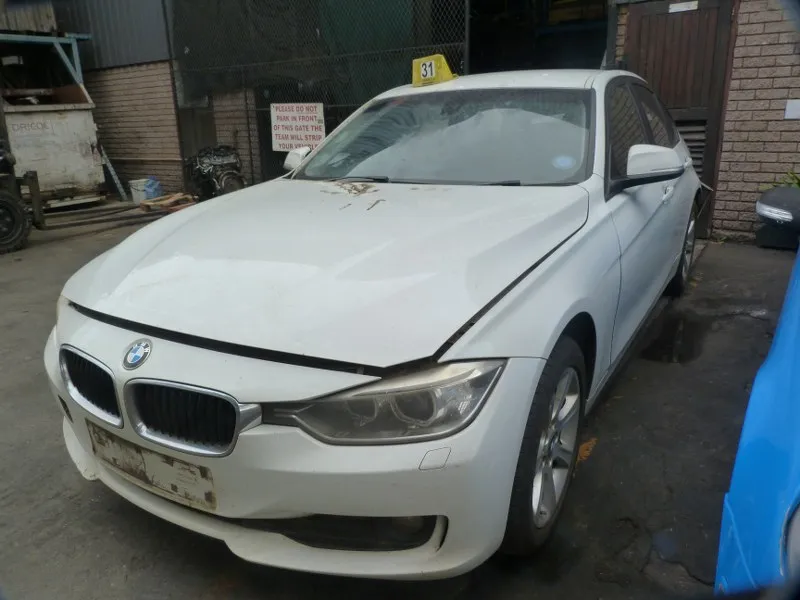 2013 BMW 3 Series N47N view 3