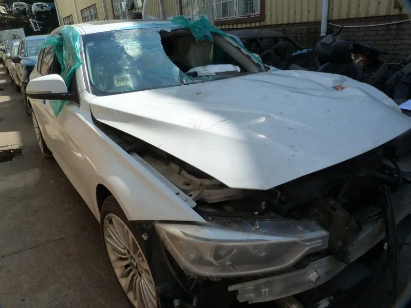 2012 BMW 3 Series N47N view 2