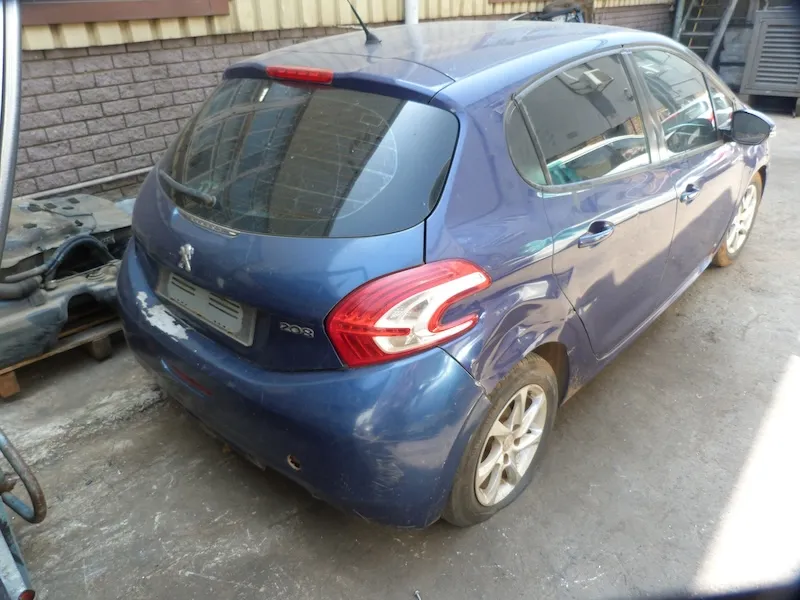 2013 Peugeot 208 thumbnail 5