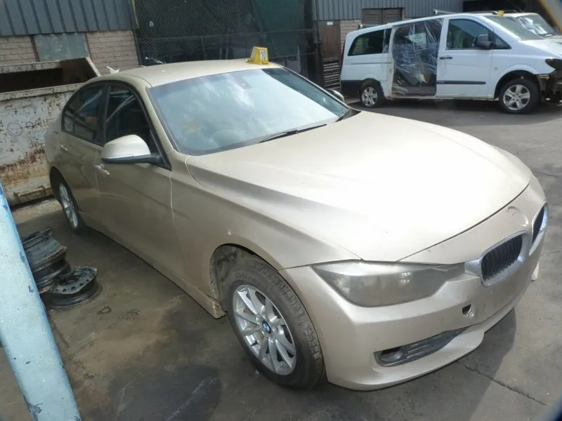 2013 BMW 3 Series thumbnail 5