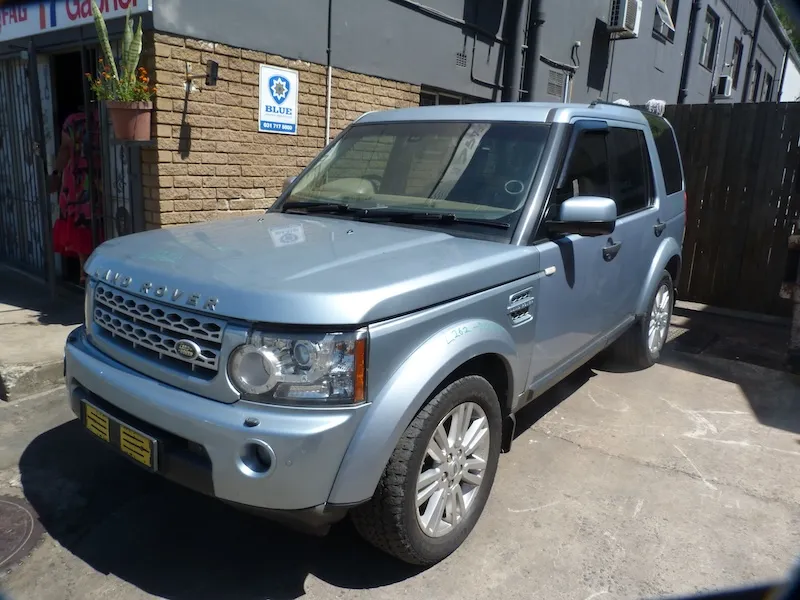 2011 Land Rover Discovery 4  view 2