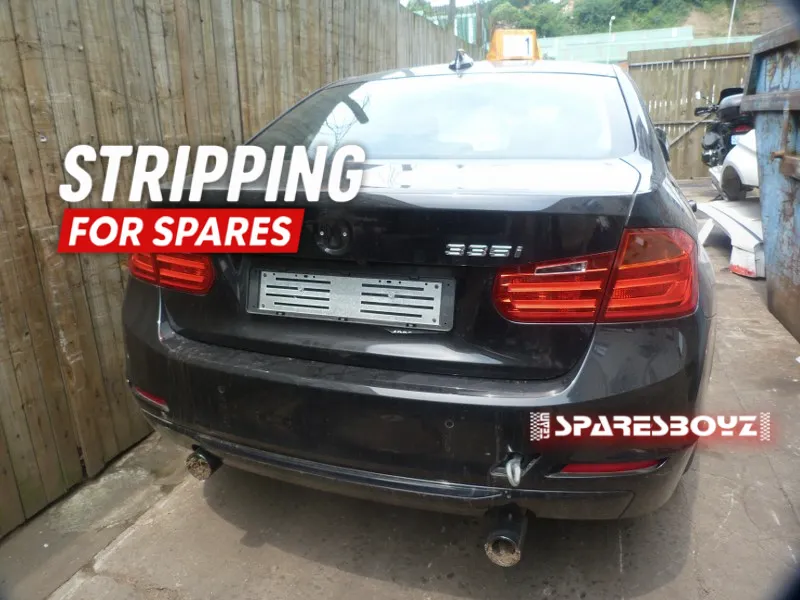 2010 BMW 3 Series view 4