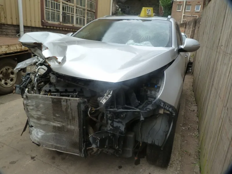 2010 Kia Sportage G4KD view 3