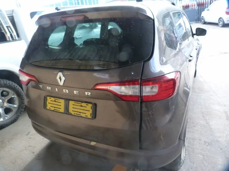 2023 Renault Triber B4DA view 5