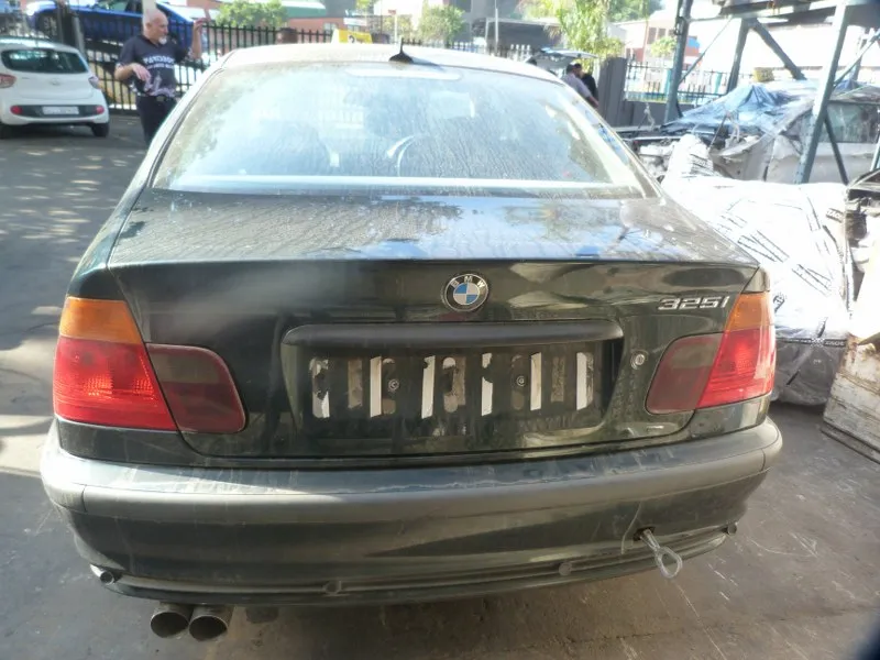 2001 BMW 3 Series M54 view 5