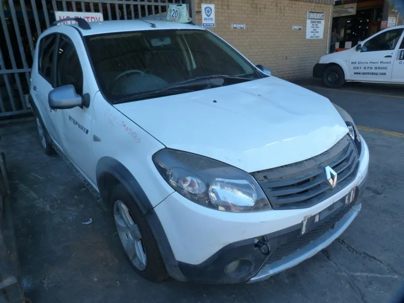 2011 Renault Sandero K7M view 3