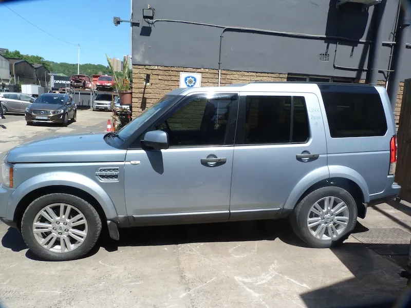 2011 Land Rover Discovery 4  view 4