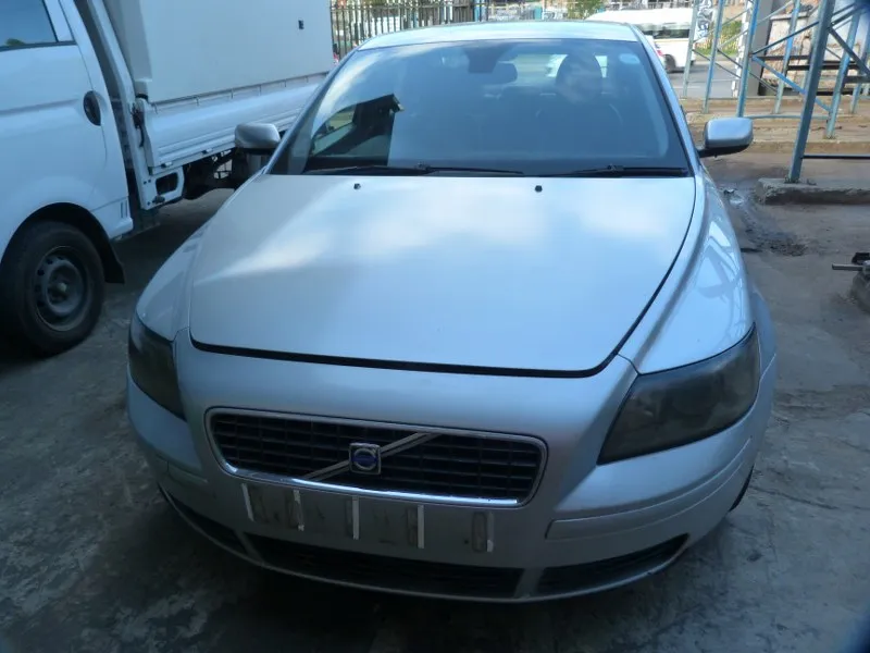 2006 Volvo S40  view 2