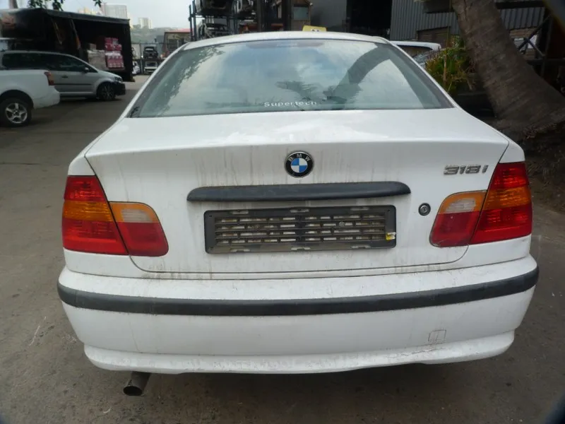 2002 BMW 3 Series view 5