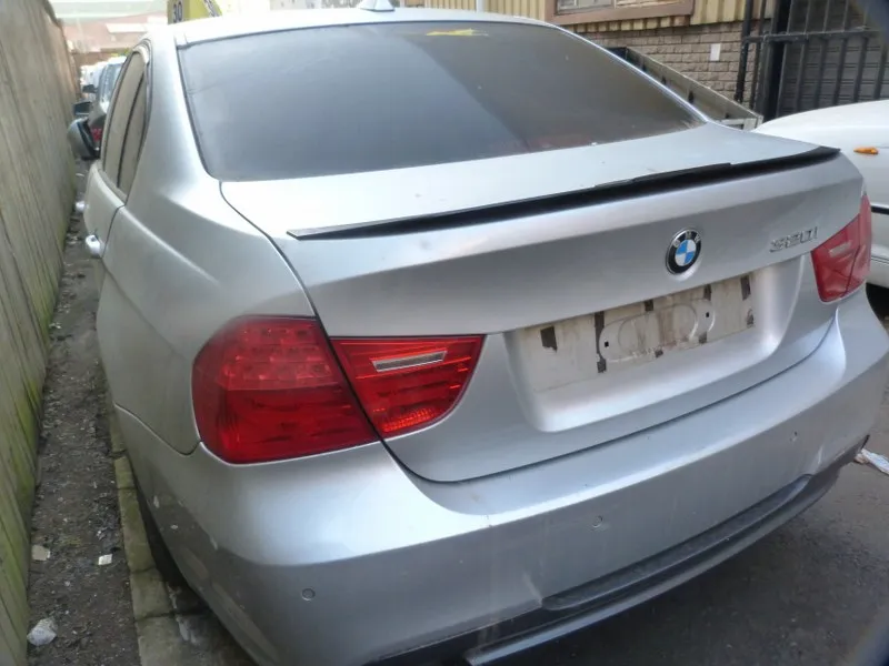 2011 BMW 3 Series N46N view 5
