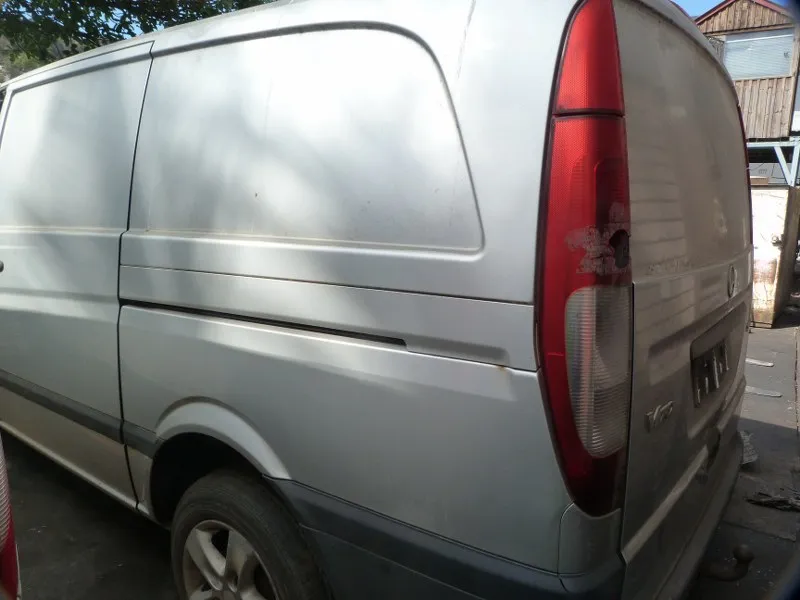 2010 Mercedes-Benz Vito view 4