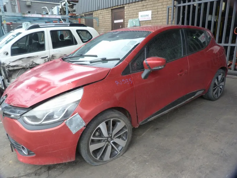 2014 Renault Clio view 3