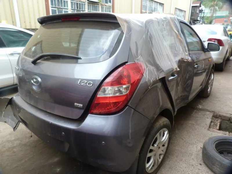 2012 Hyundai i20 G4FC view 6