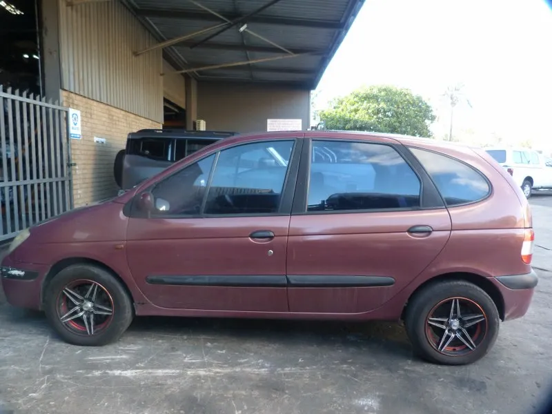 2001 Renault Scenic K4M view 5