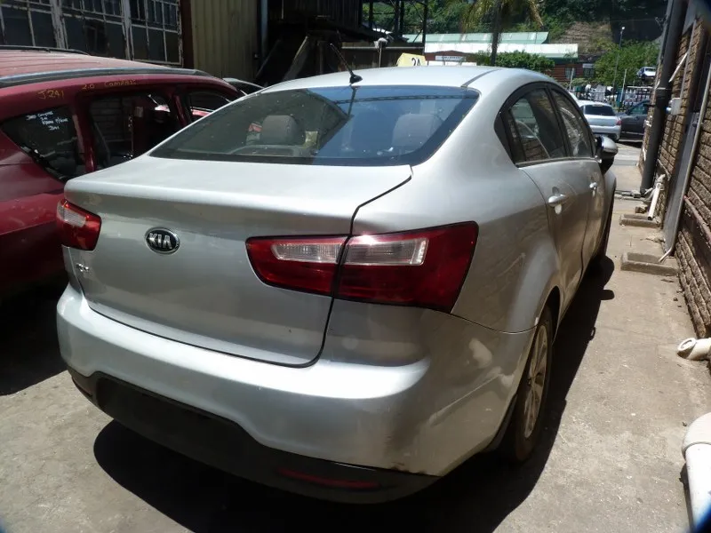 2014 Kia Rio G4FA view 8