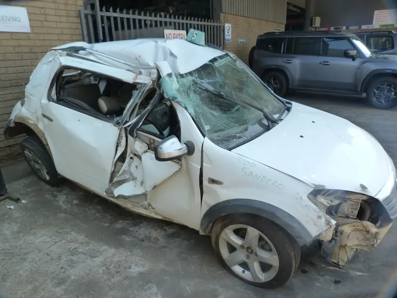 2014 Renault Sandero  view 3