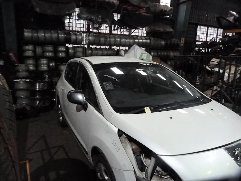 2011 Peugeot 3008  view 3