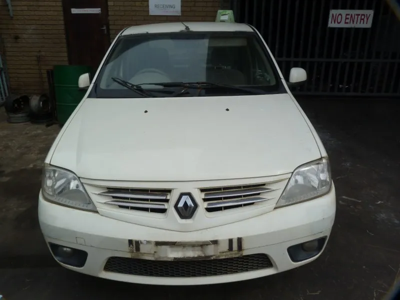 2010 Renault Logan K7M view 2