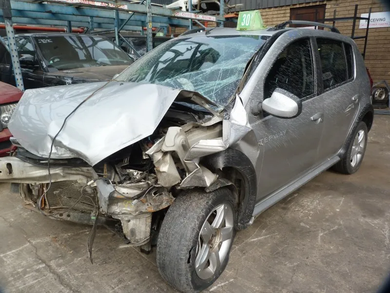 2012 Renault Sandero K7M view 4