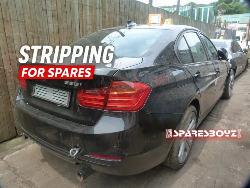 2010 BMW 3 Series view 5