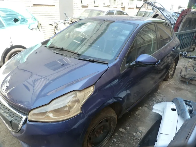 2013 Peugeot 208 thumbnail 4
