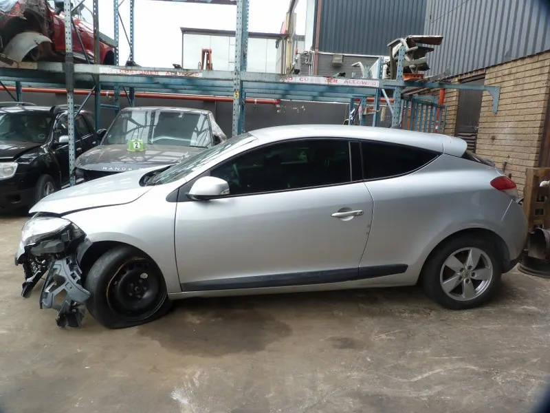 2010 Renault Megane view 3