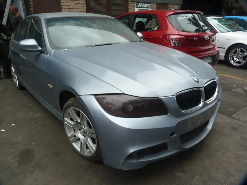 2011 BMW 3 Series N46 view 3