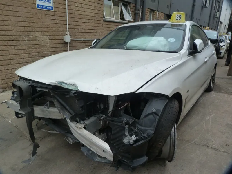 2017 BMW 3 Series view 2