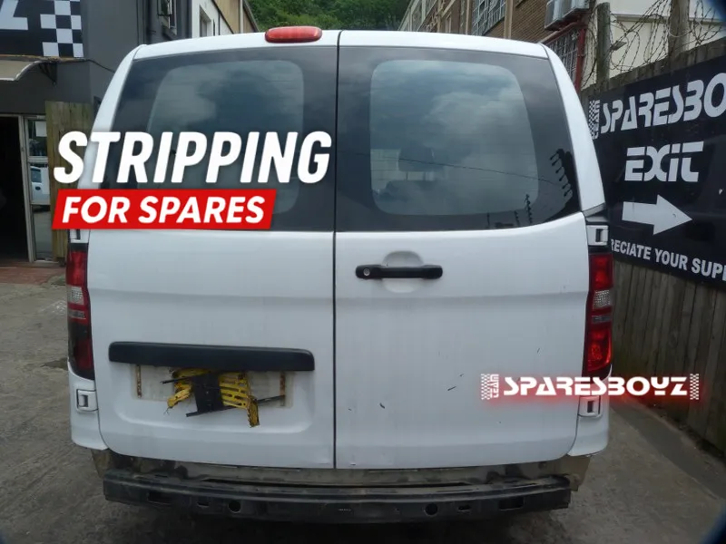 2013 Hyundai H-1 view 5