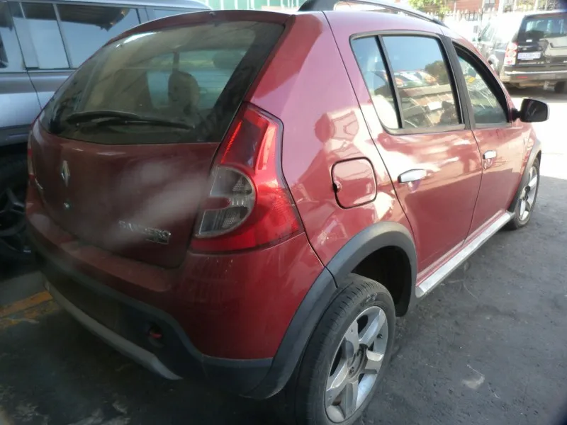 2012 Renault Sandero  view 5