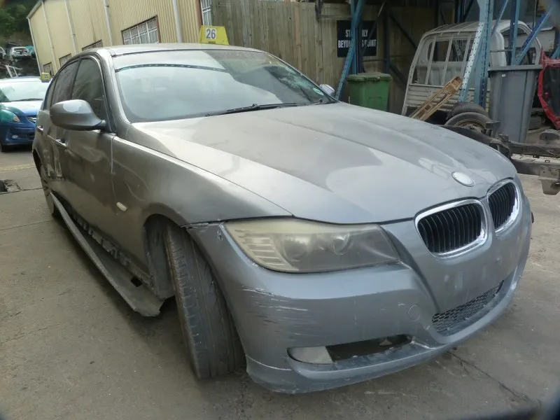 2009 BMW 3 Series N46N view 3