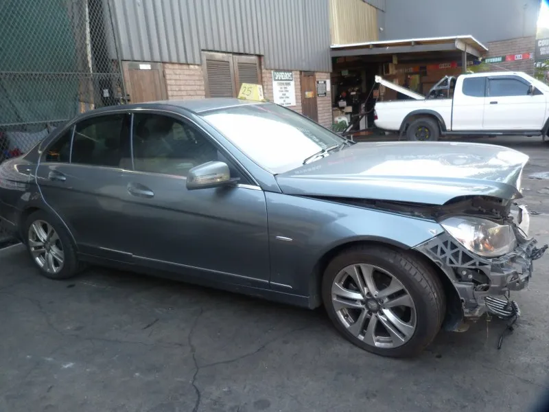 2011 Mercedes-Benz C-Class 2718 view 3